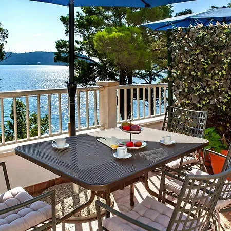 Apartments Velo Lago Lastovo Exterior photo