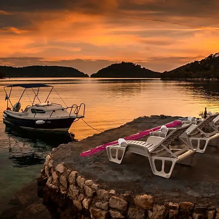 Apartments Velo Lago Lastovo Exterior photo