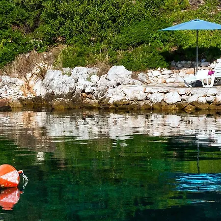 Apartments Velo Lago Lastovo Exterior photo